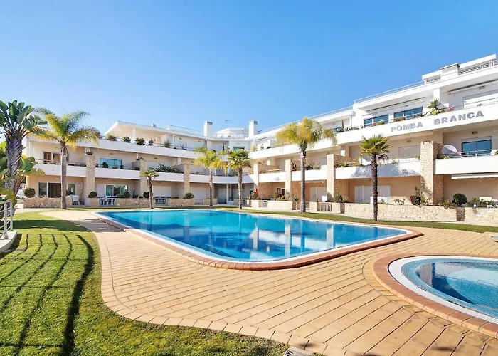 Family House White Dove Olhos de Agua (Albufeira)