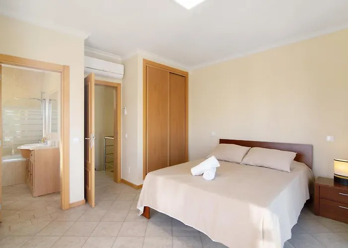 Family House White Dove Olhos de Agua (Albufeira)
