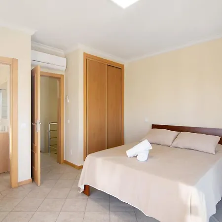 Family House White Dove Olhos de Agua (Albufeira)